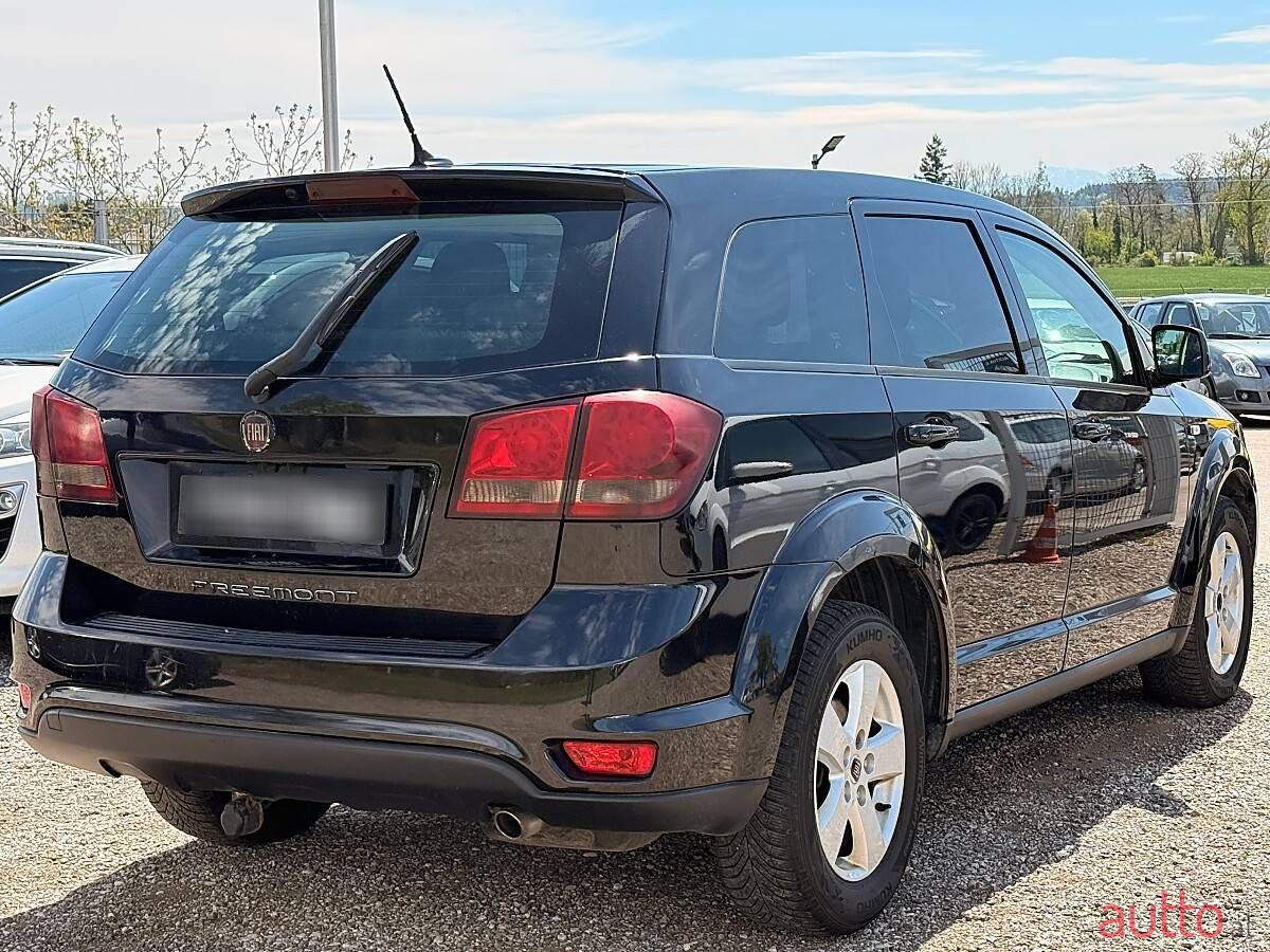 2012' Fiat Freemont photo #5