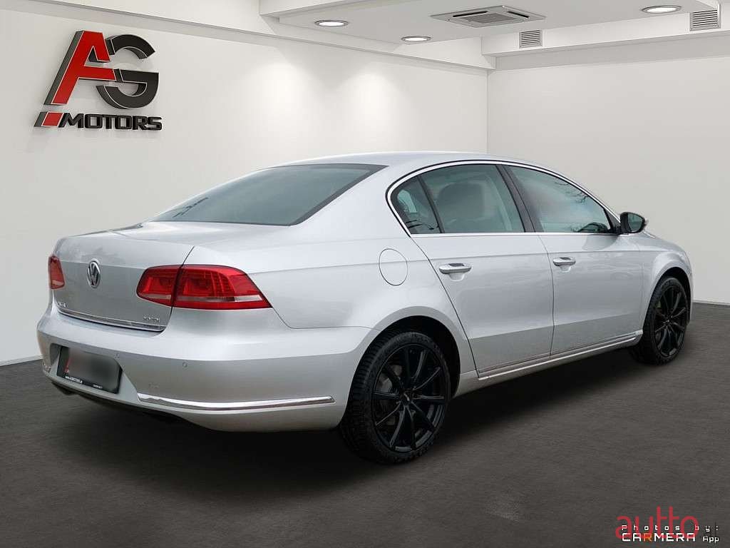 2011' Volkswagen Passat photo #5