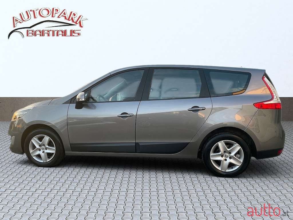 2012' Renault Grand Scenic photo #6