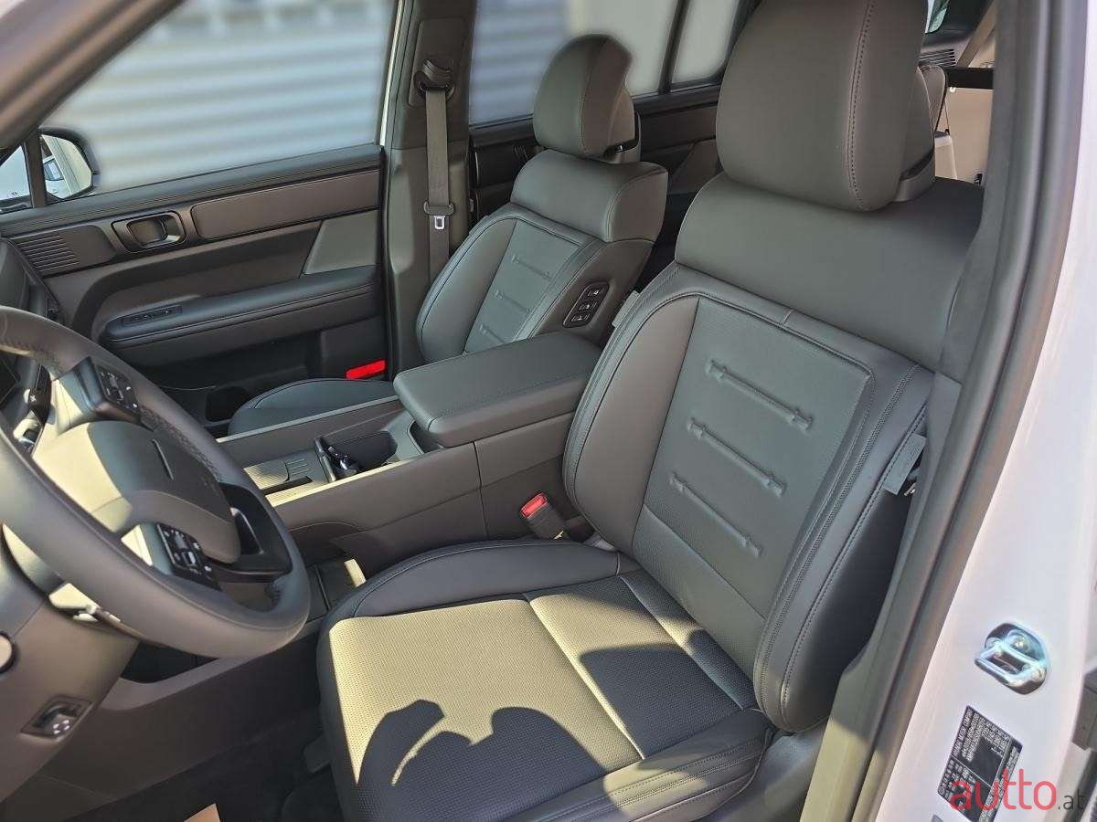 2024' Hyundai Santa Fe photo #5