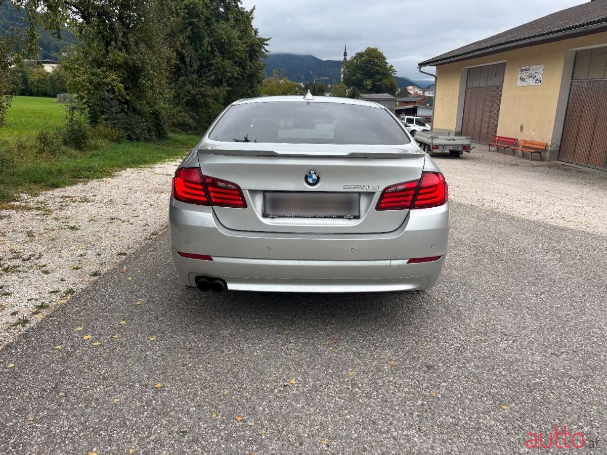 2011' BMW 5Er-Reihe photo #6