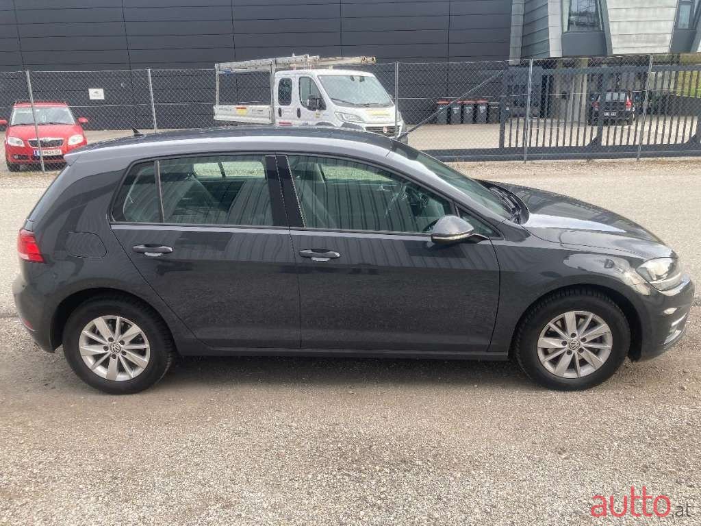 2018' Volkswagen Golf photo #4