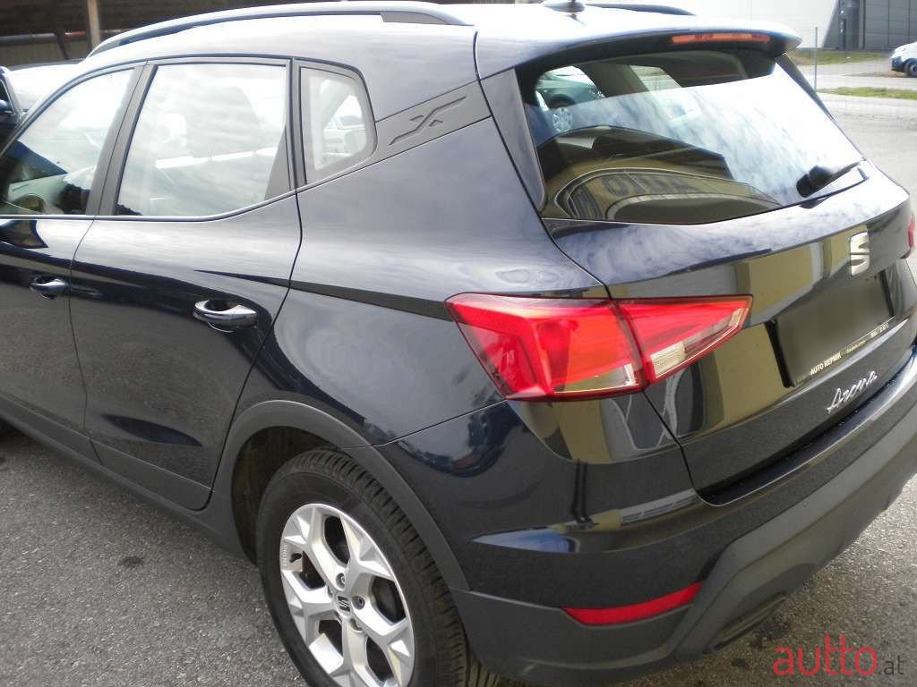 2021' SEAT Arona photo #4