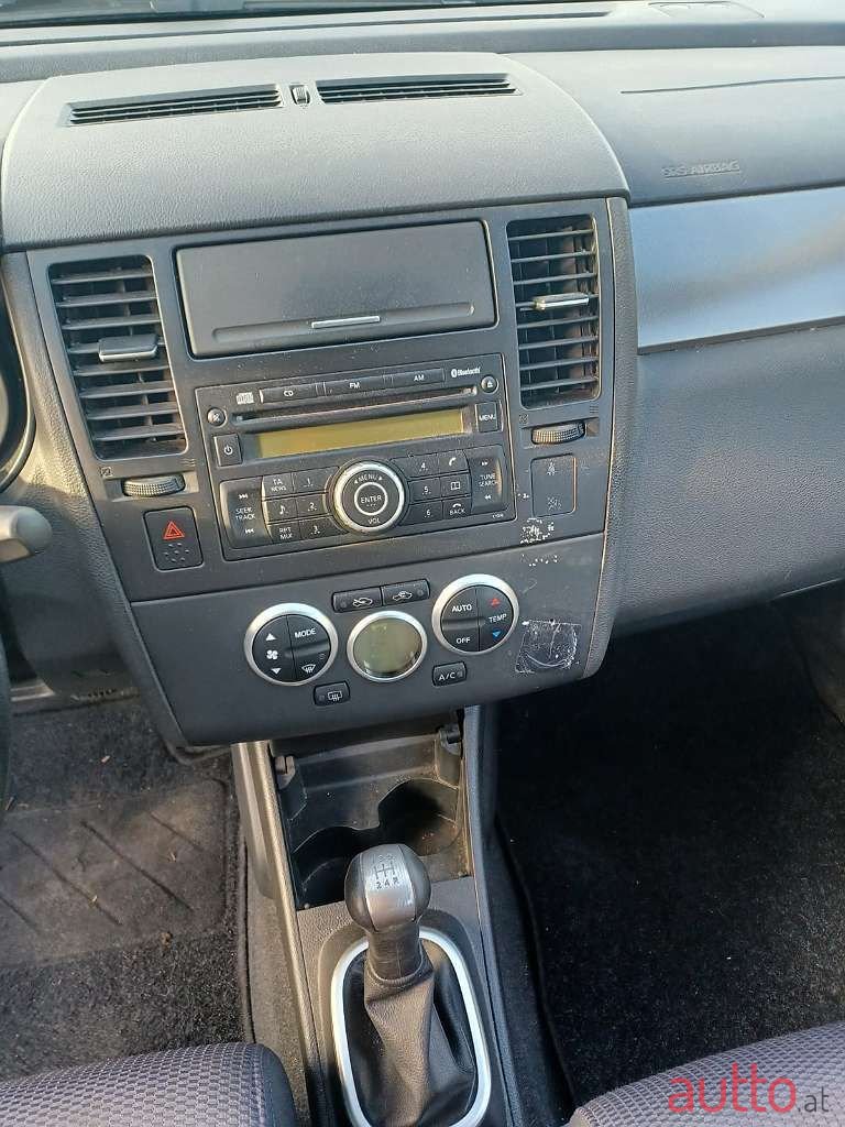2009' Nissan Tiida photo #6