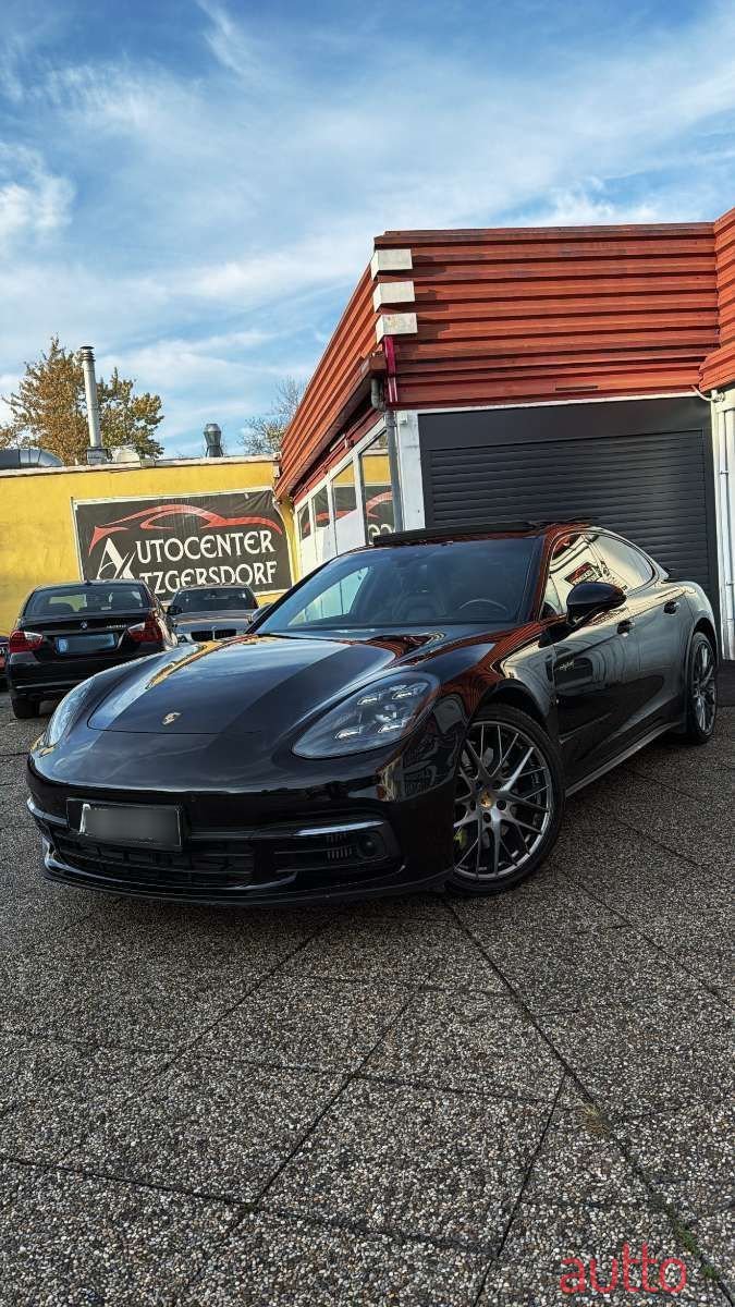 2019' Porsche Panamera photo #2