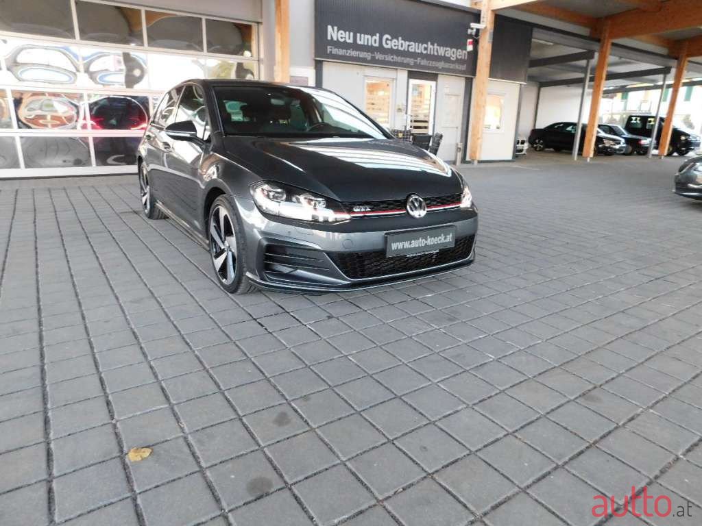 2018' Volkswagen Golf photo #2