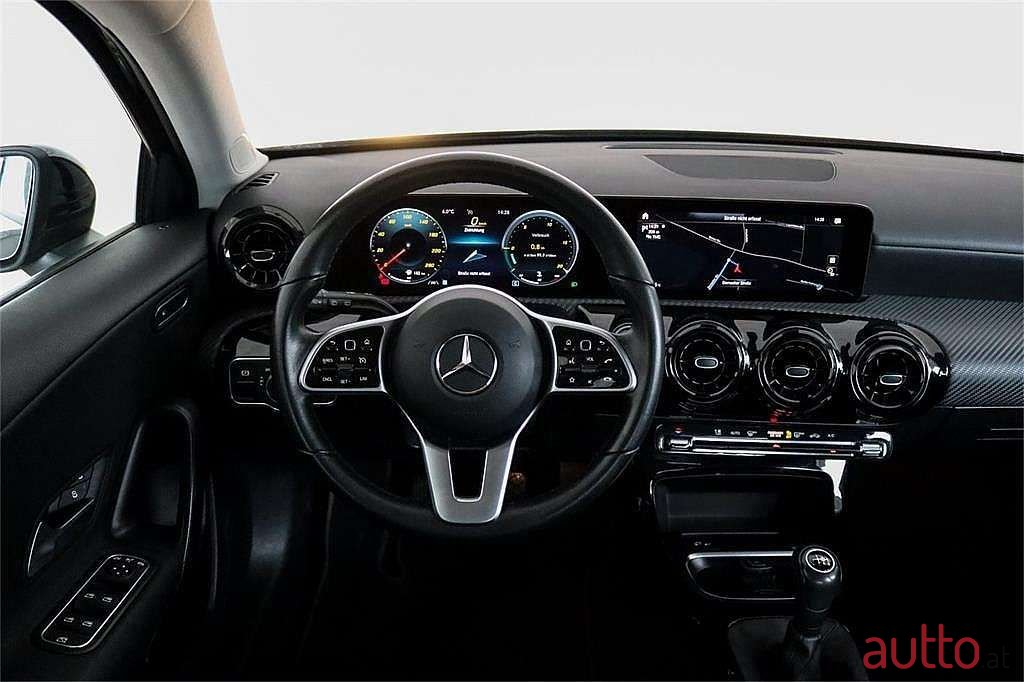 2021' Mercedes-Benz A-Klasse photo #3