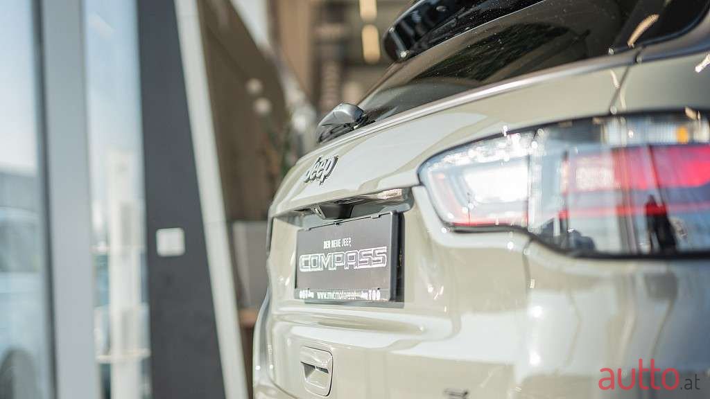 2021' Jeep Compass photo #3