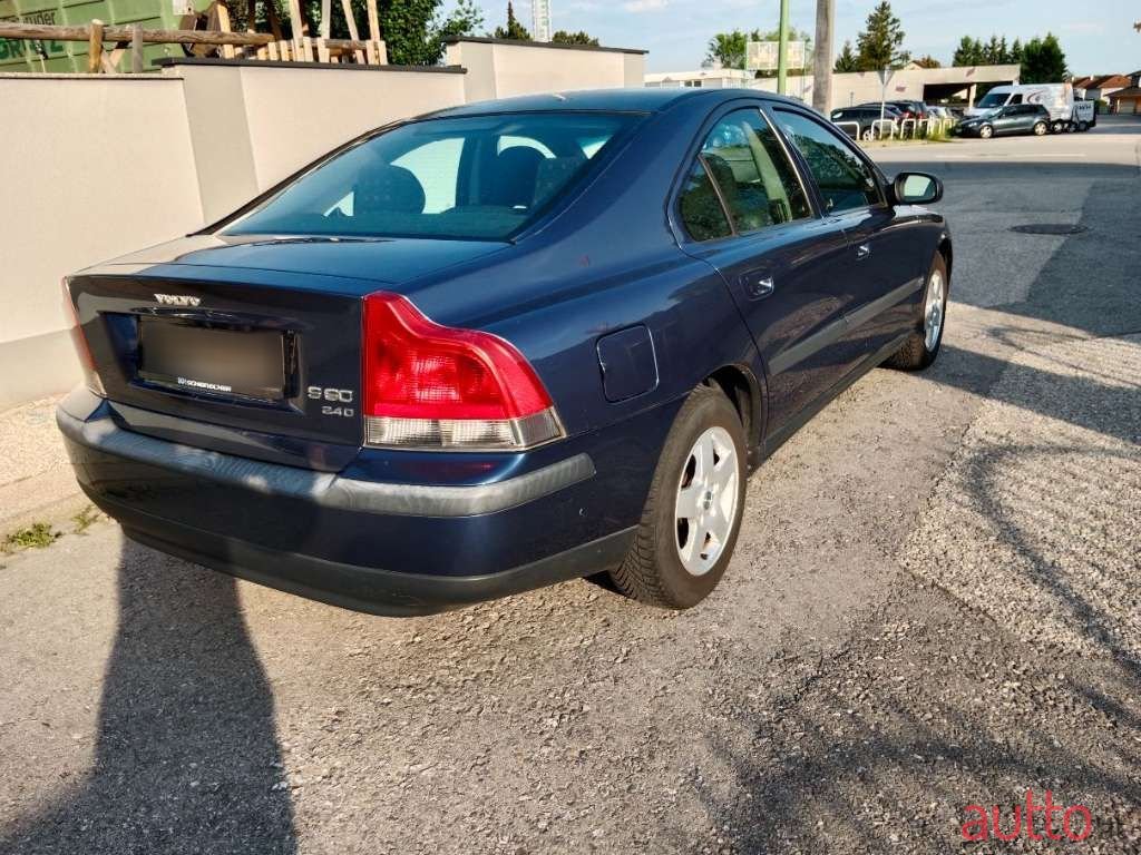 2002' Volvo S60 photo #3