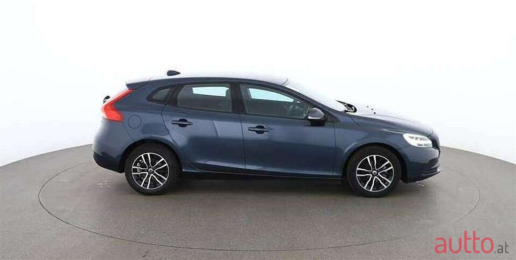 2017' Volvo V40 photo #2