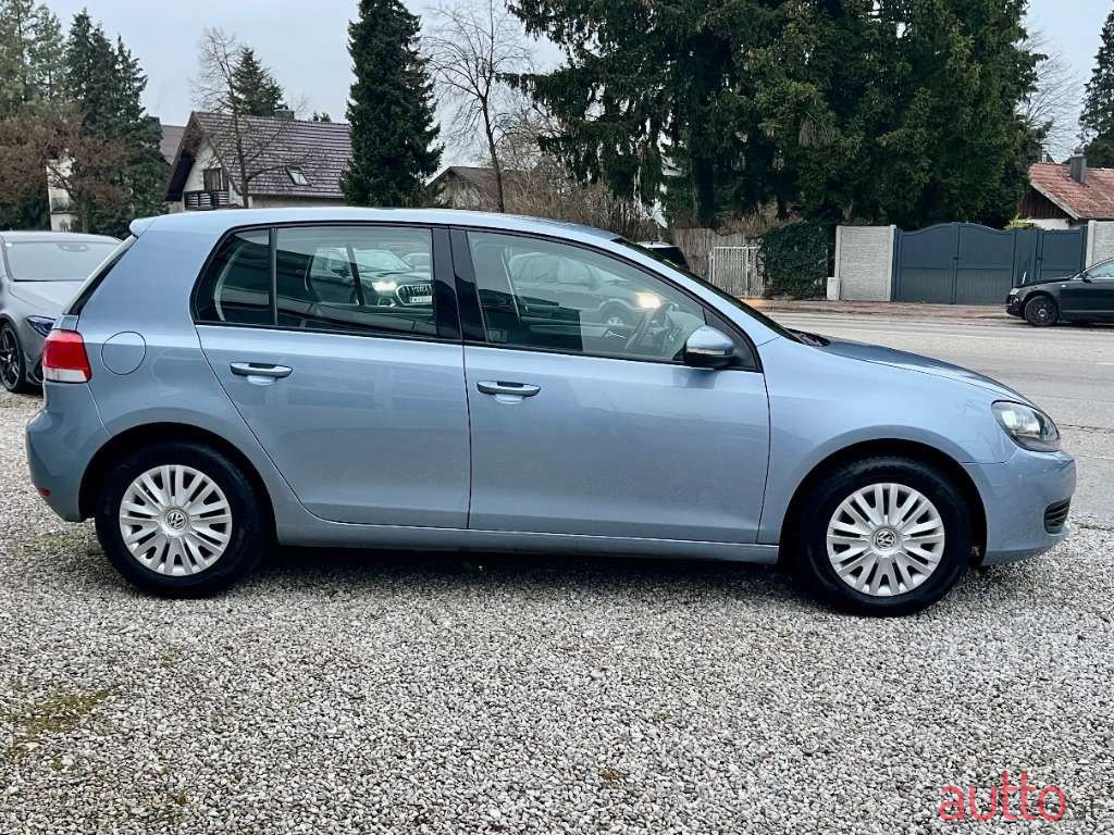 2009' Volkswagen Golf photo #5