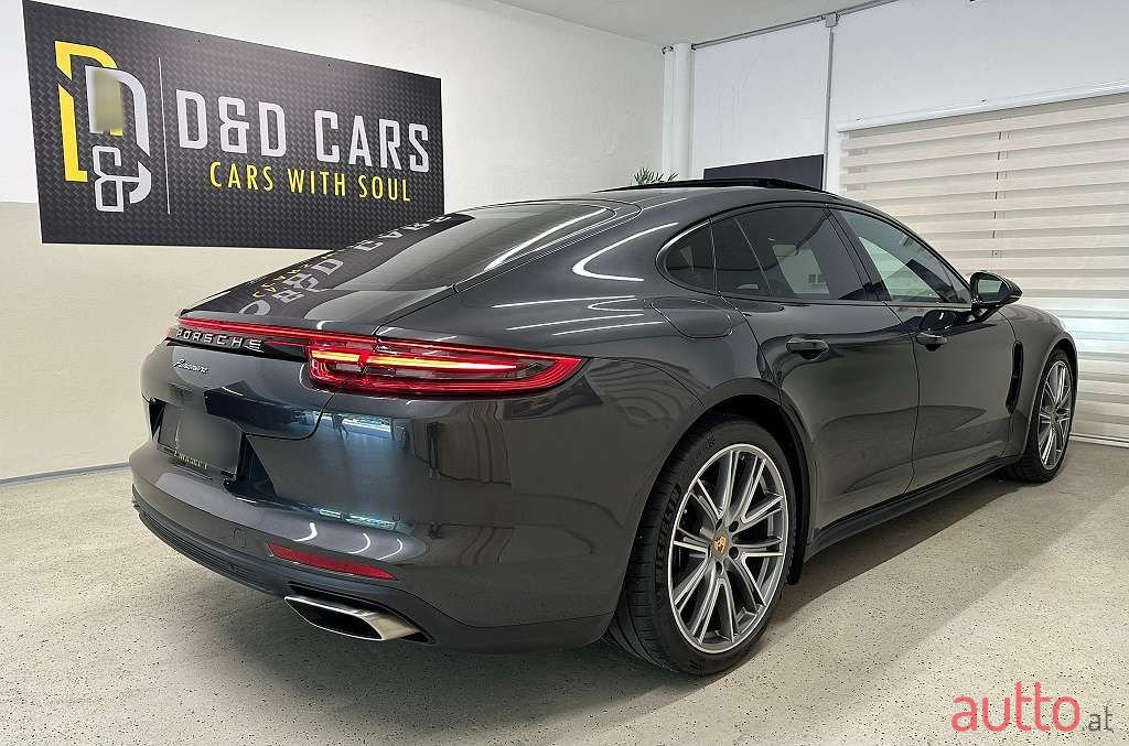 2019' Porsche Panamera photo #1