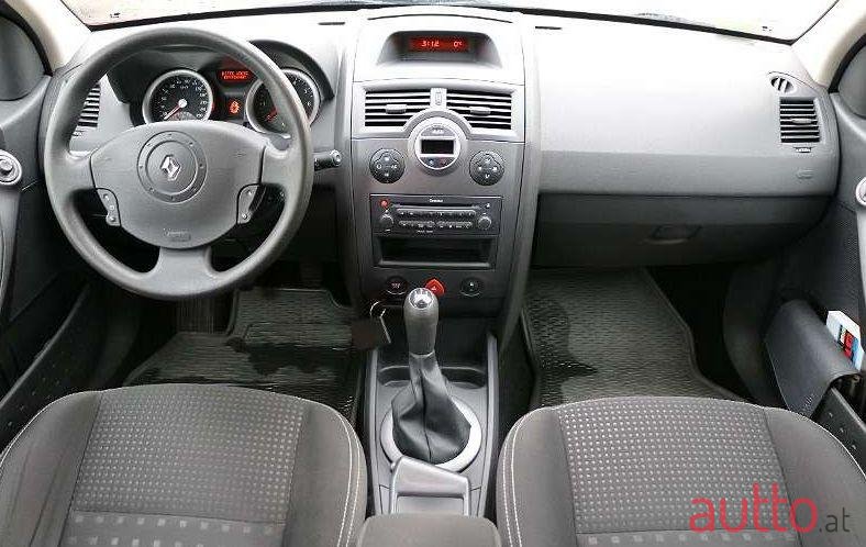 2005' Renault Megane photo #2