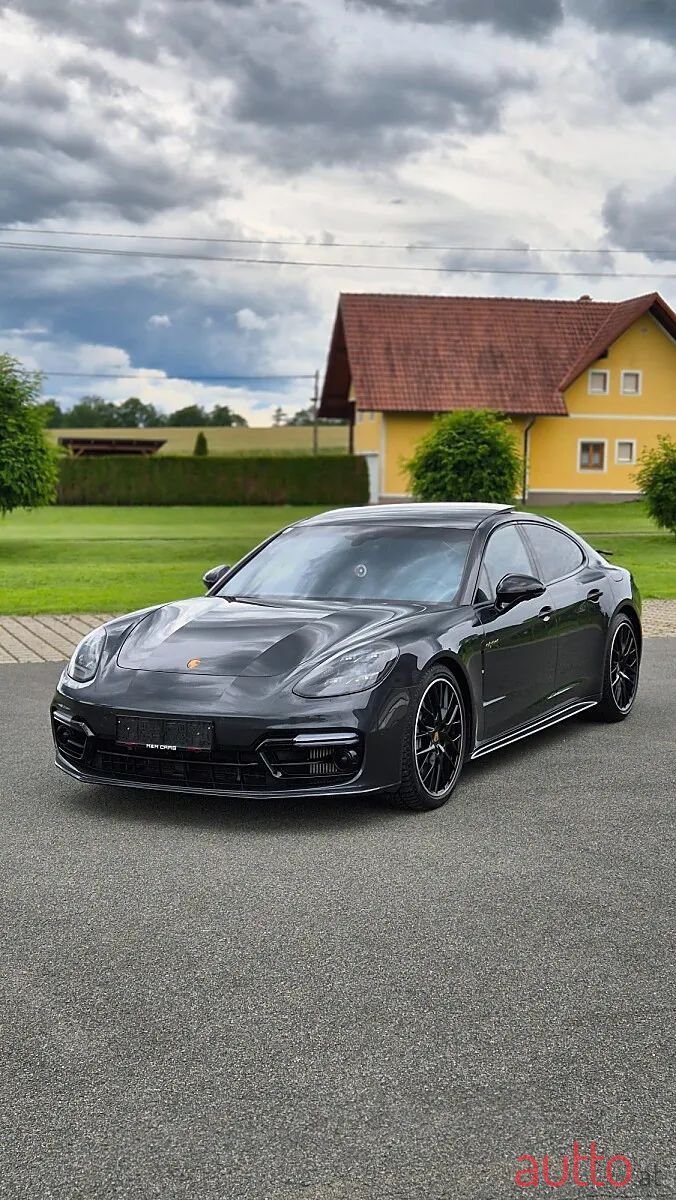 2020' Porsche Panamera photo #5