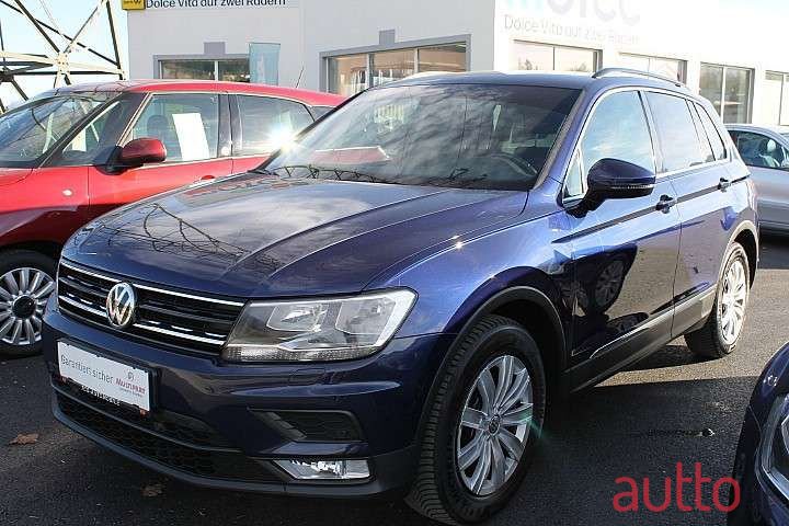 2016' Volkswagen Tiguan photo #1