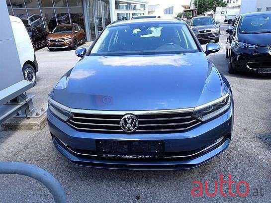 2018' Volkswagen Passat photo #2