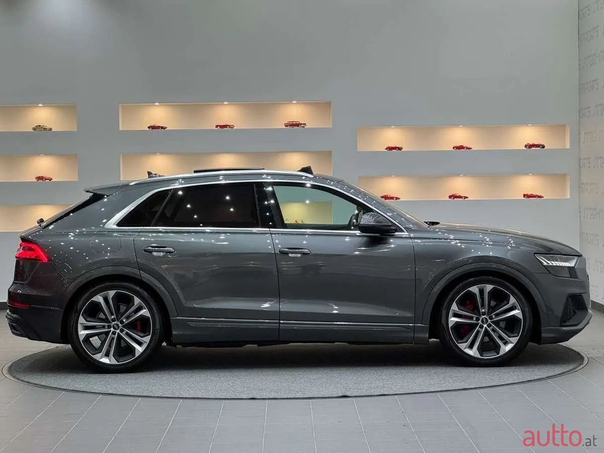 2019' Audi Q8 photo #6