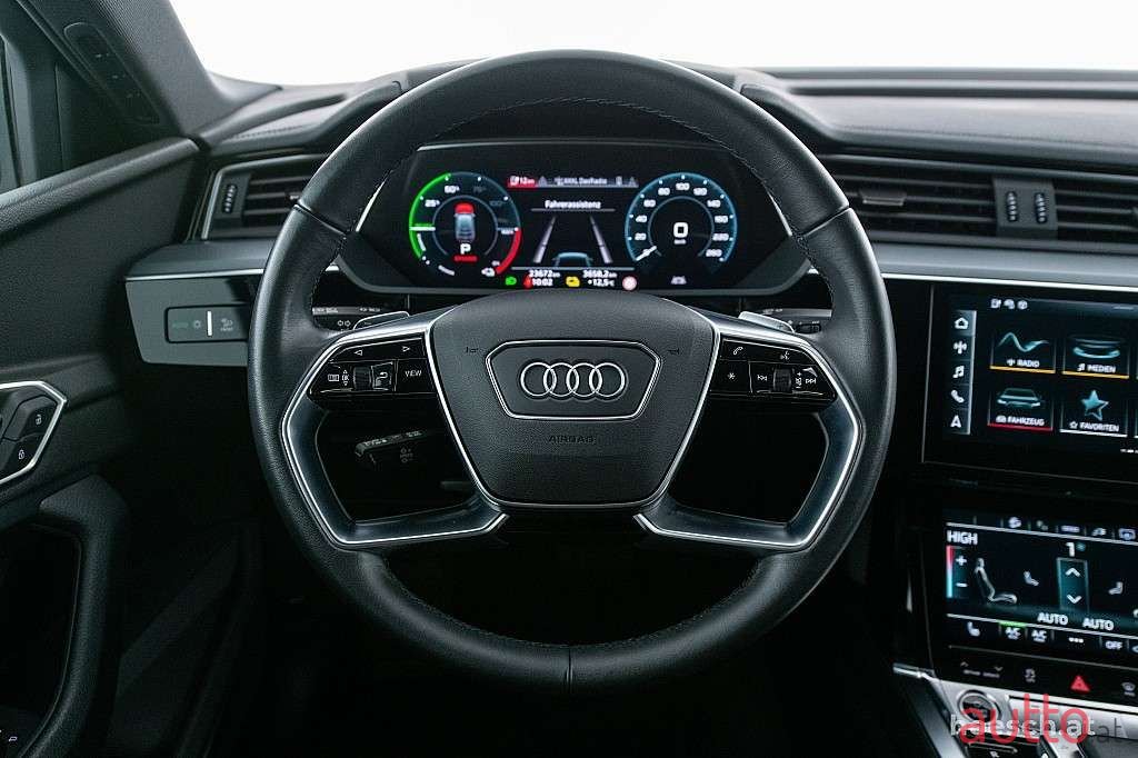 2022' Audi e-tron photo #6