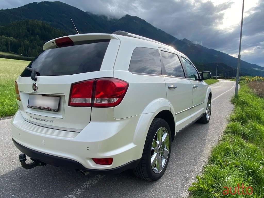 2014' Fiat Freemont photo #4