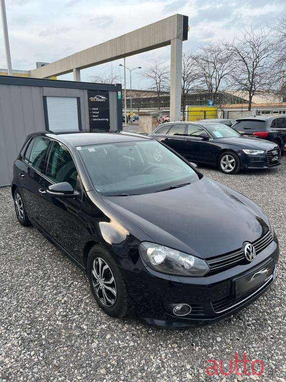 2010' Volkswagen Golf photo #5