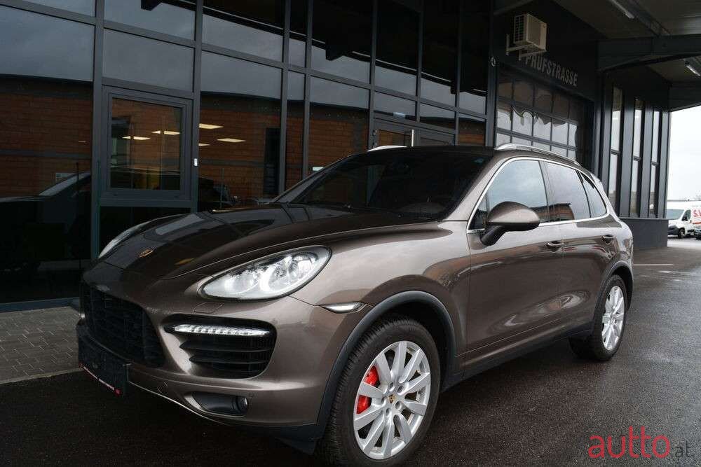 2010' Porsche Cayenne photo #2
