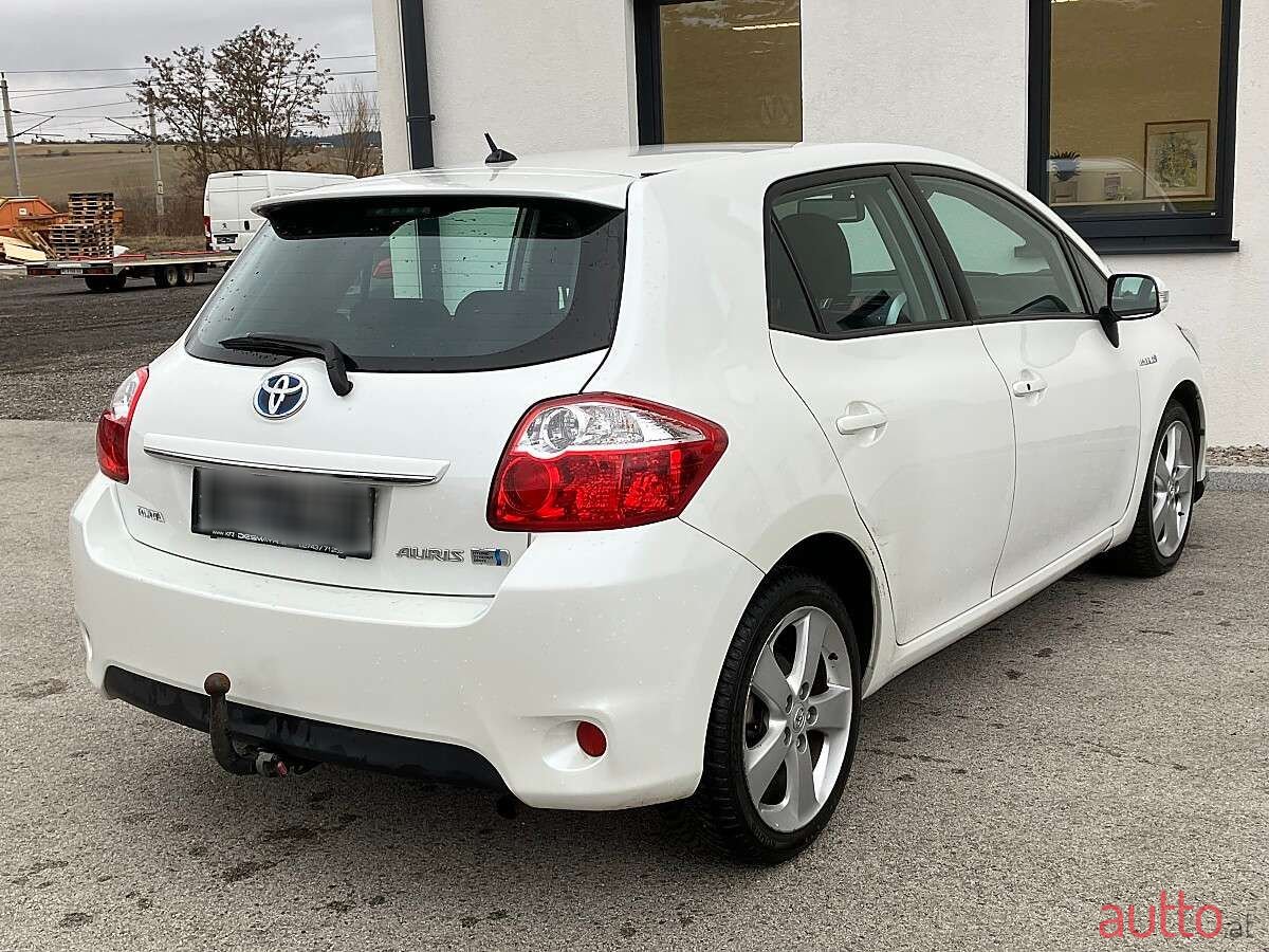 2010' Toyota Auris photo #5