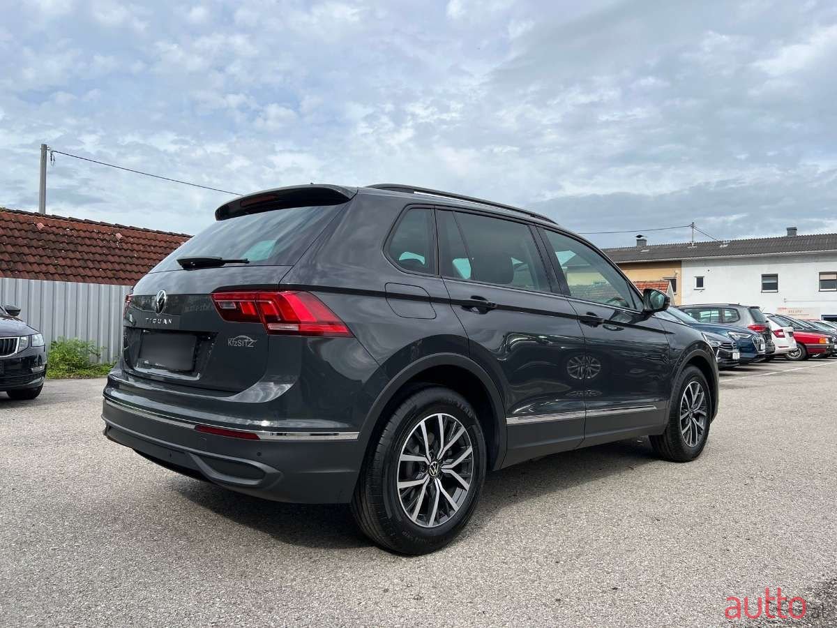 2021' Volkswagen Tiguan photo #3