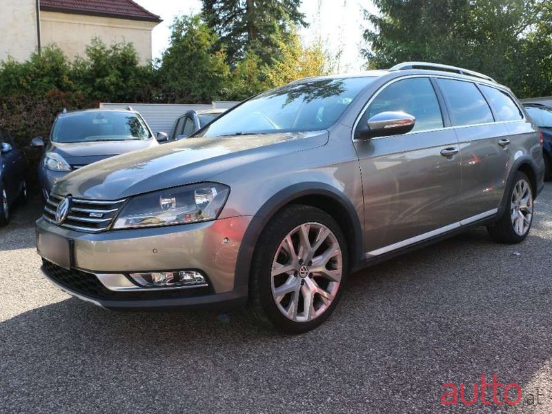 2012' Volkswagen Passat photo #3