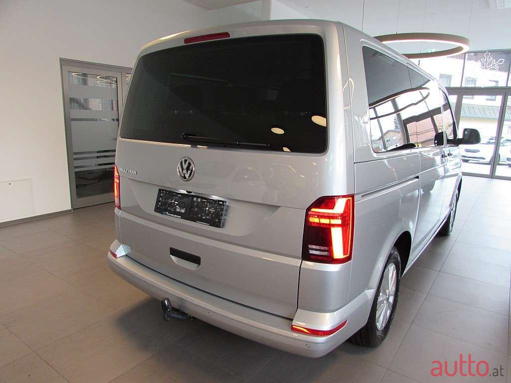 2022' Volkswagen Multivan photo #6