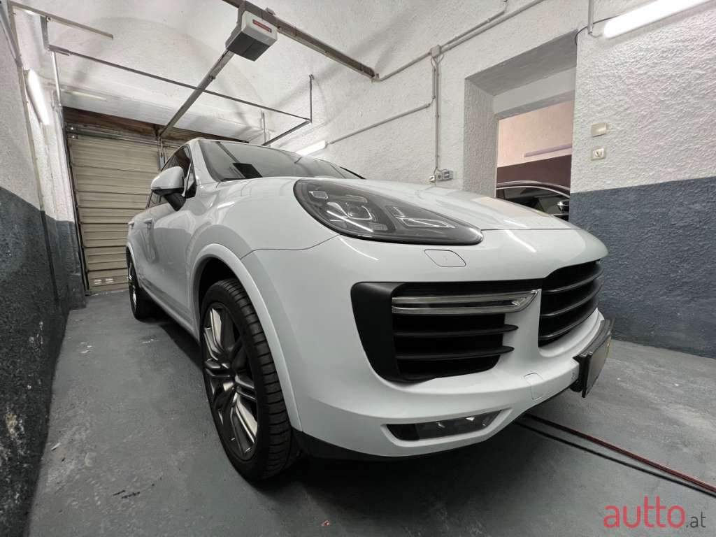 2015' Porsche Cayenne photo #4