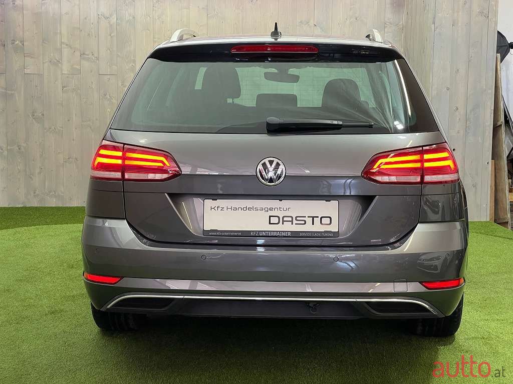 2017' Volkswagen Golf photo #4