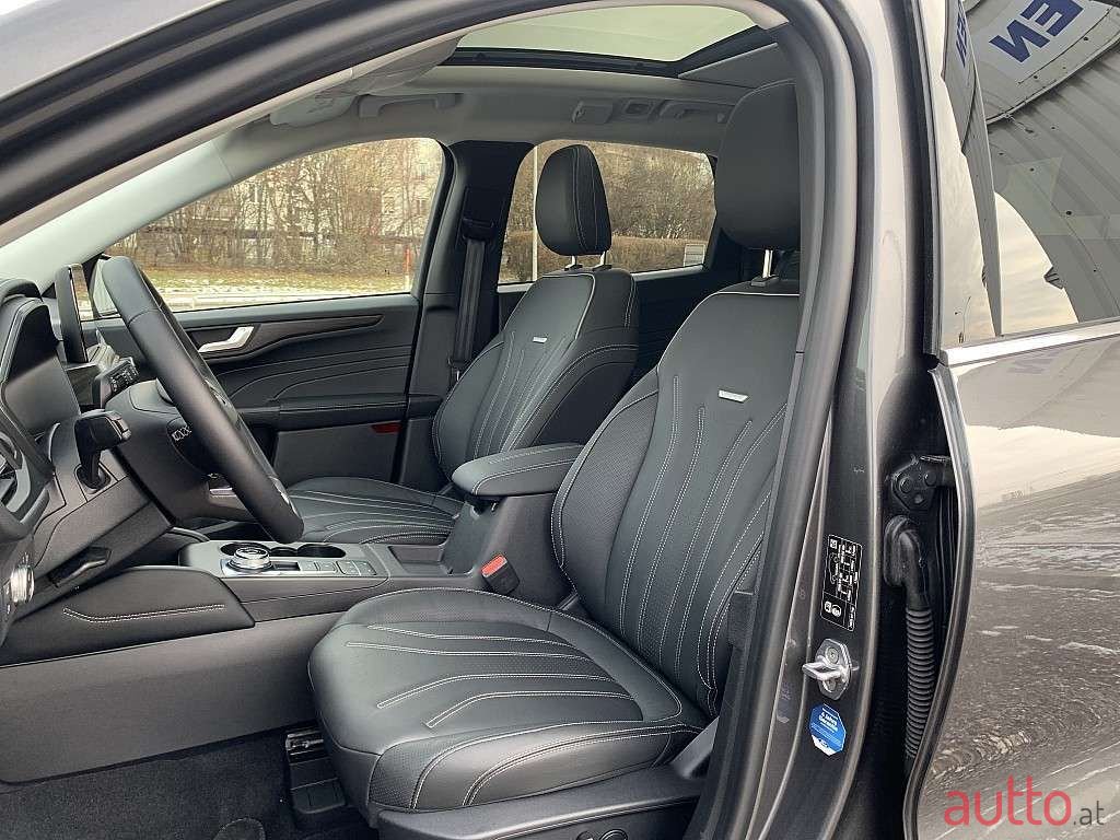 2022' Ford Kuga photo #6