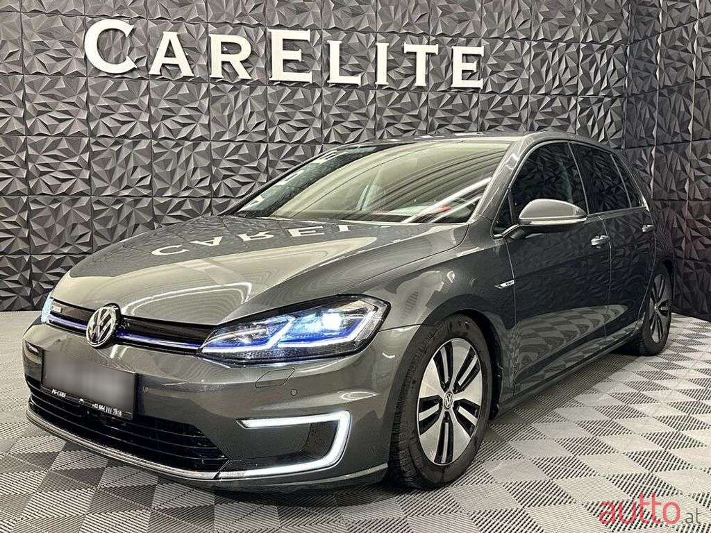 2018' Volkswagen Golf photo #2