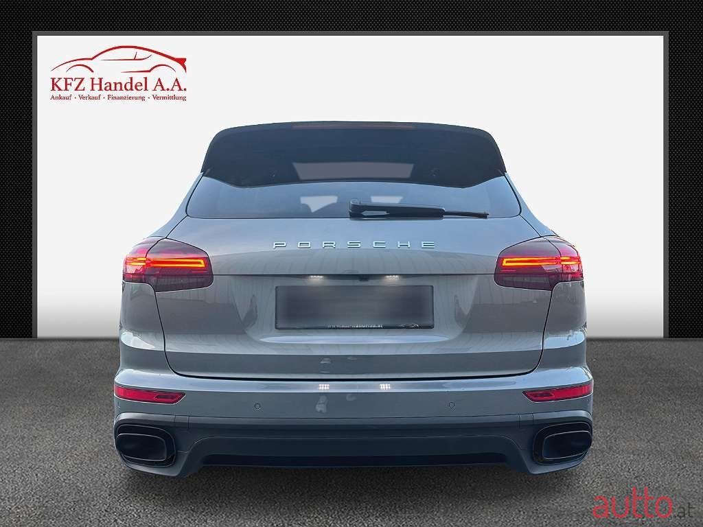 2015' Porsche Cayenne photo #6