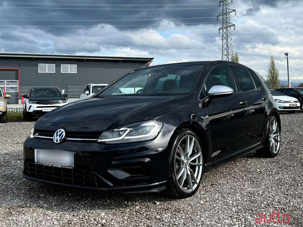 2019' Volkswagen Golf photo #1