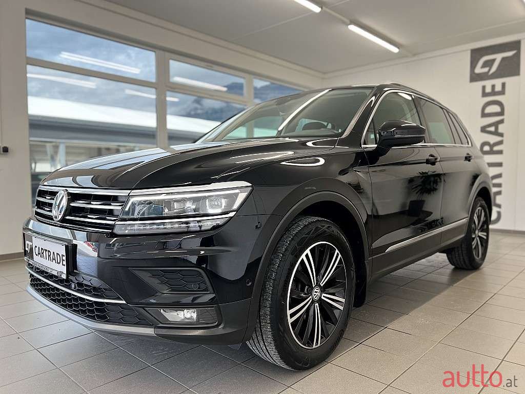 2020' Volkswagen Tiguan photo #6