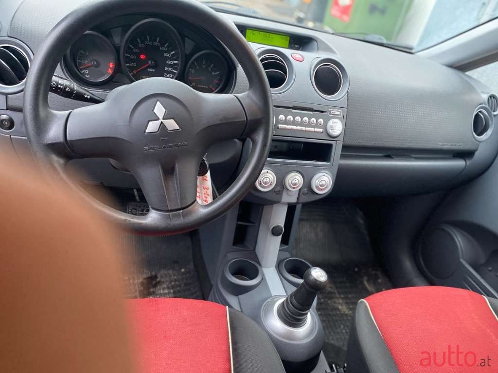 2008' Mitsubishi Colt photo #6