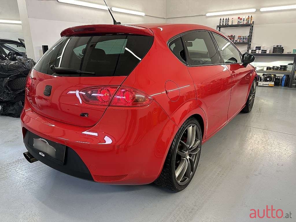 2011' SEAT Leon photo #6