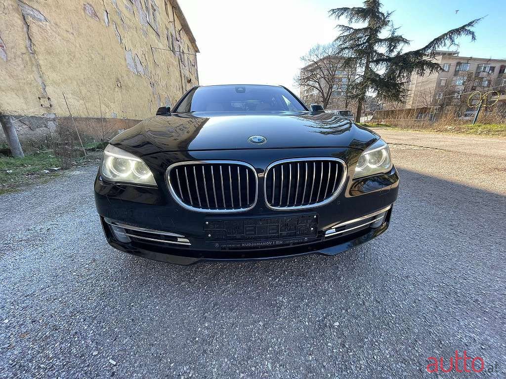 2013' BMW 7Er-Reihe photo #2