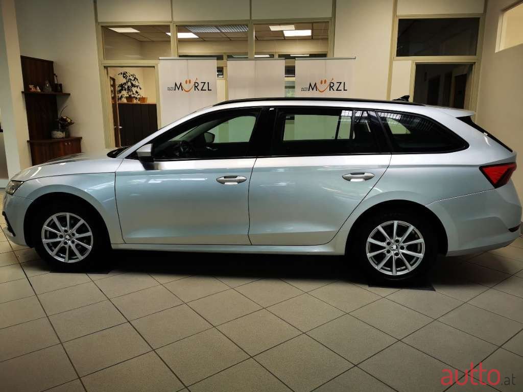 2021' Skoda Octavia photo #3