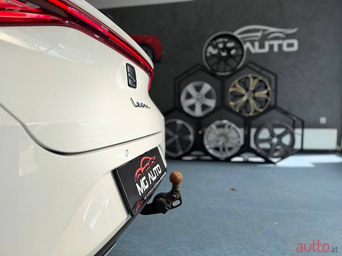 2021' SEAT Leon photo #5