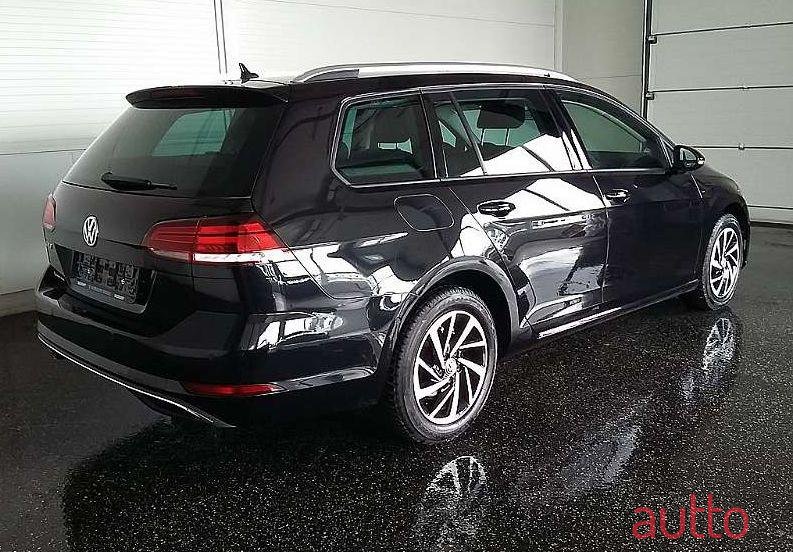 2019' Volkswagen Golf photo #1