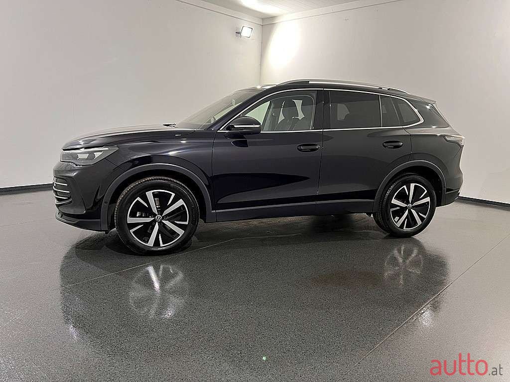 2024' Volkswagen Tiguan photo #3