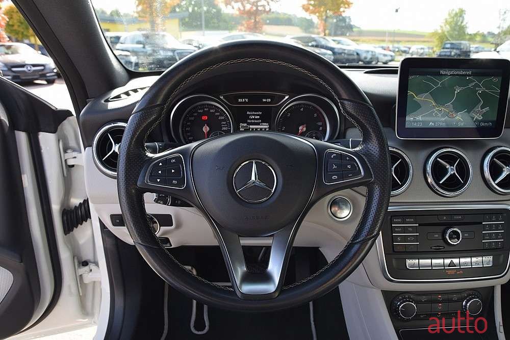 2017' Mercedes-Benz Cla-Klasse photo #5