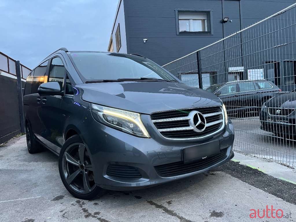 2017' Mercedes-Benz V-Klasse photo #3
