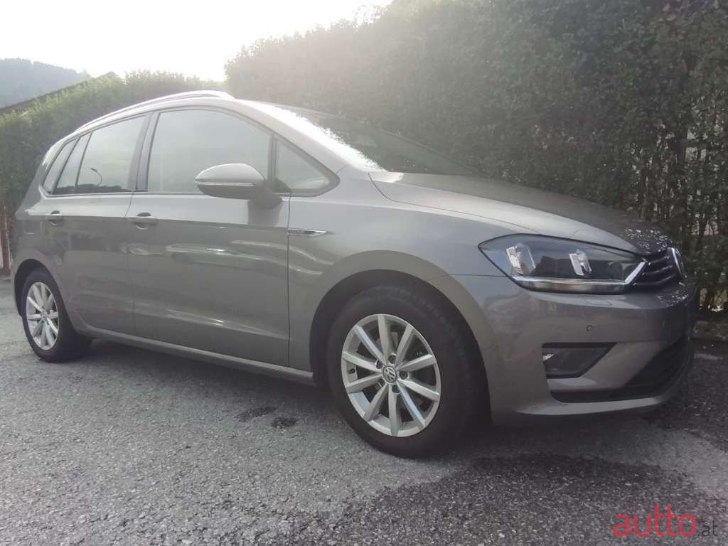 2015' Volkswagen Golf photo #1