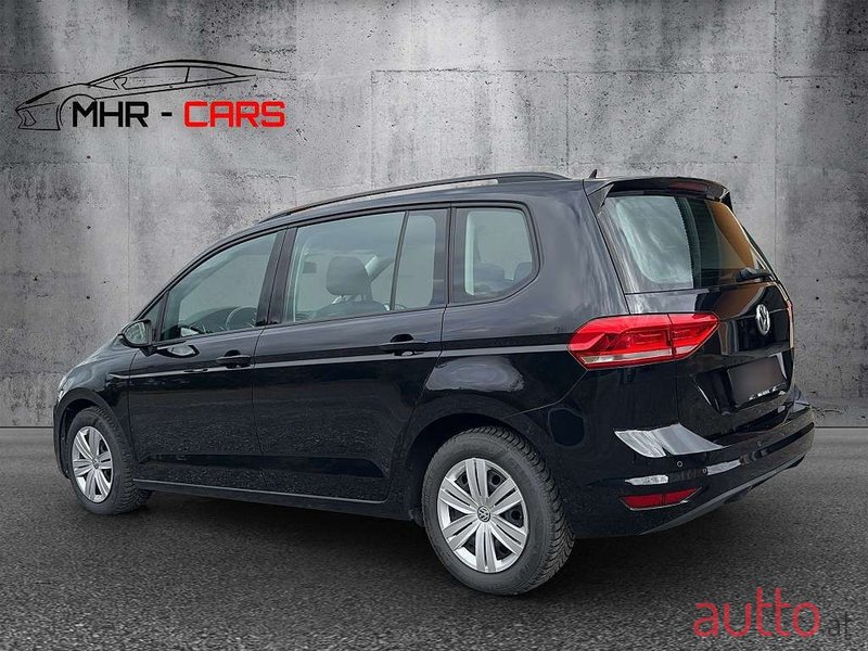 2017' Volkswagen Touran photo #3