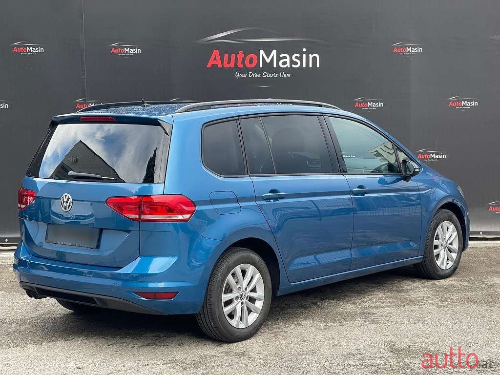 2017' Volkswagen Touran photo #2
