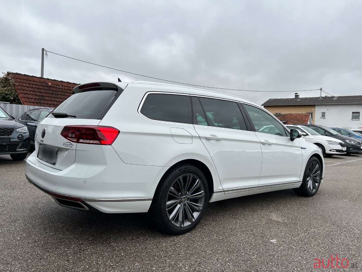 2021' Volkswagen Passat photo #3