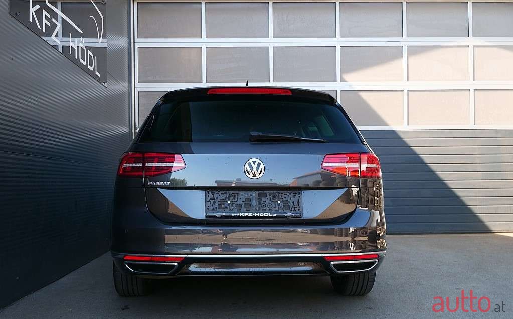 2018' Volkswagen Passat photo #3